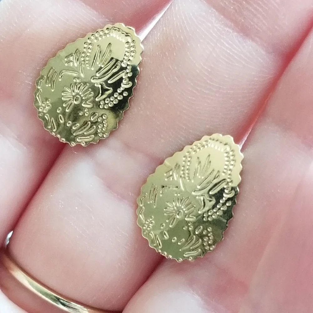 Vintage earrings clip on gold tone etched teardrop design boho dainty